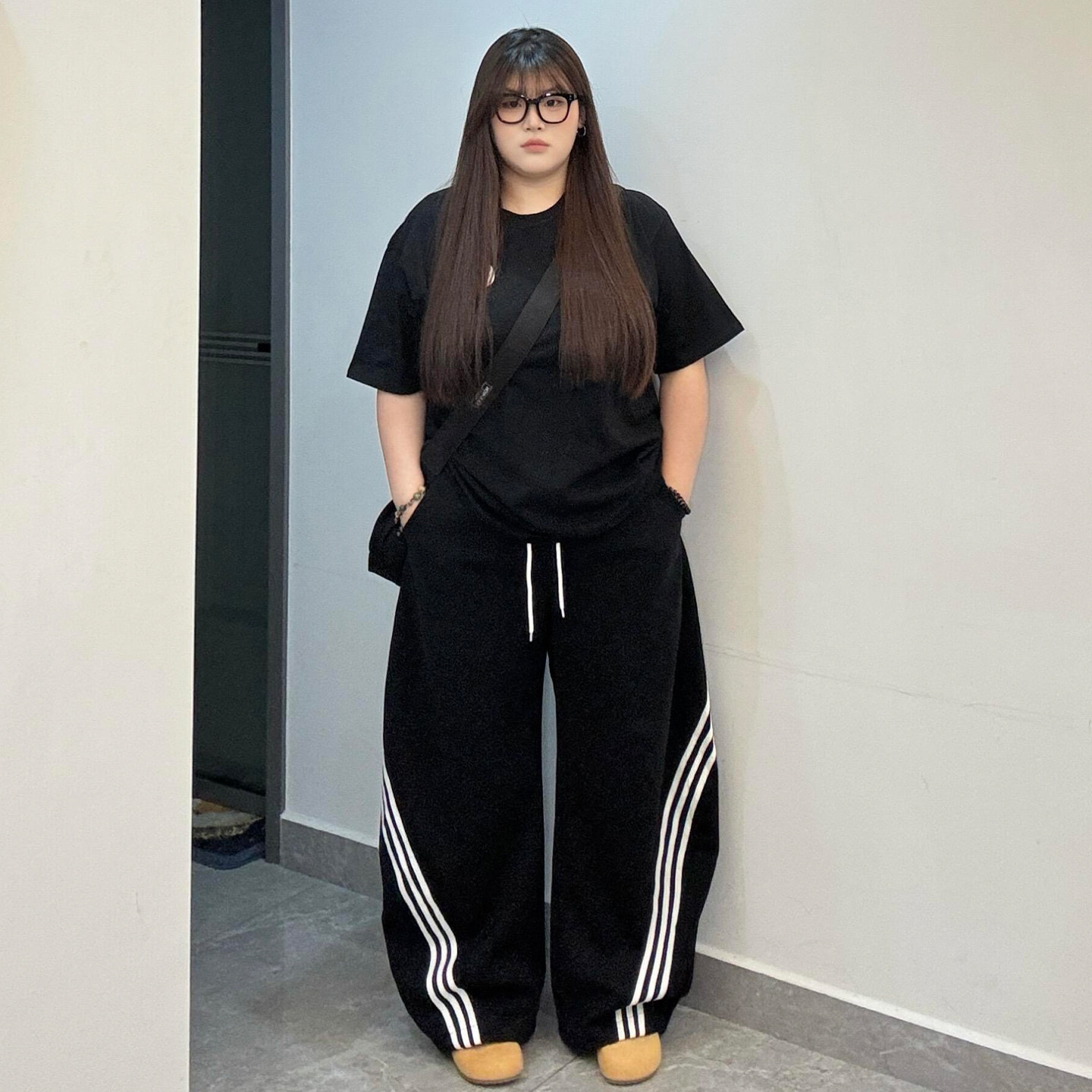 300斤特大码黑色高级感条纹拼接弯刀卫裤女胖mm遮胯显瘦休闲裤子,淘宝优惠券,粉丝福利购,淘宝优惠卷