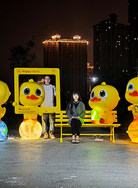卡通小黄鸭雕塑网红景观美陈摆件
