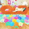 I have all the looks you like. Hexagonal rugs can be put together at will. Original from <Double Insect Personality> in the living room.