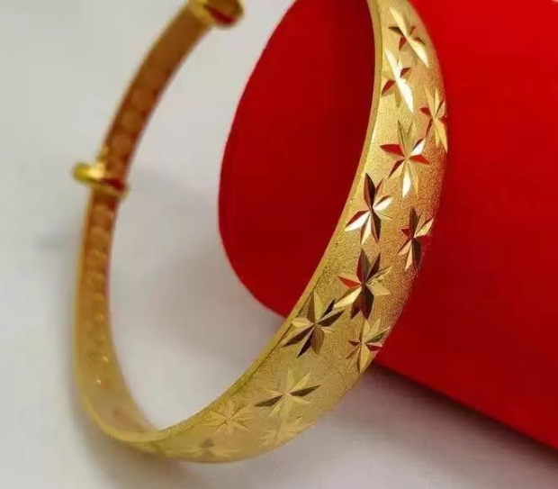  星丽卡珠宝手镯