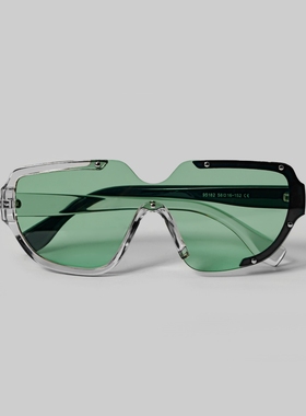 无聊了戴个绿油油太阳眼镜