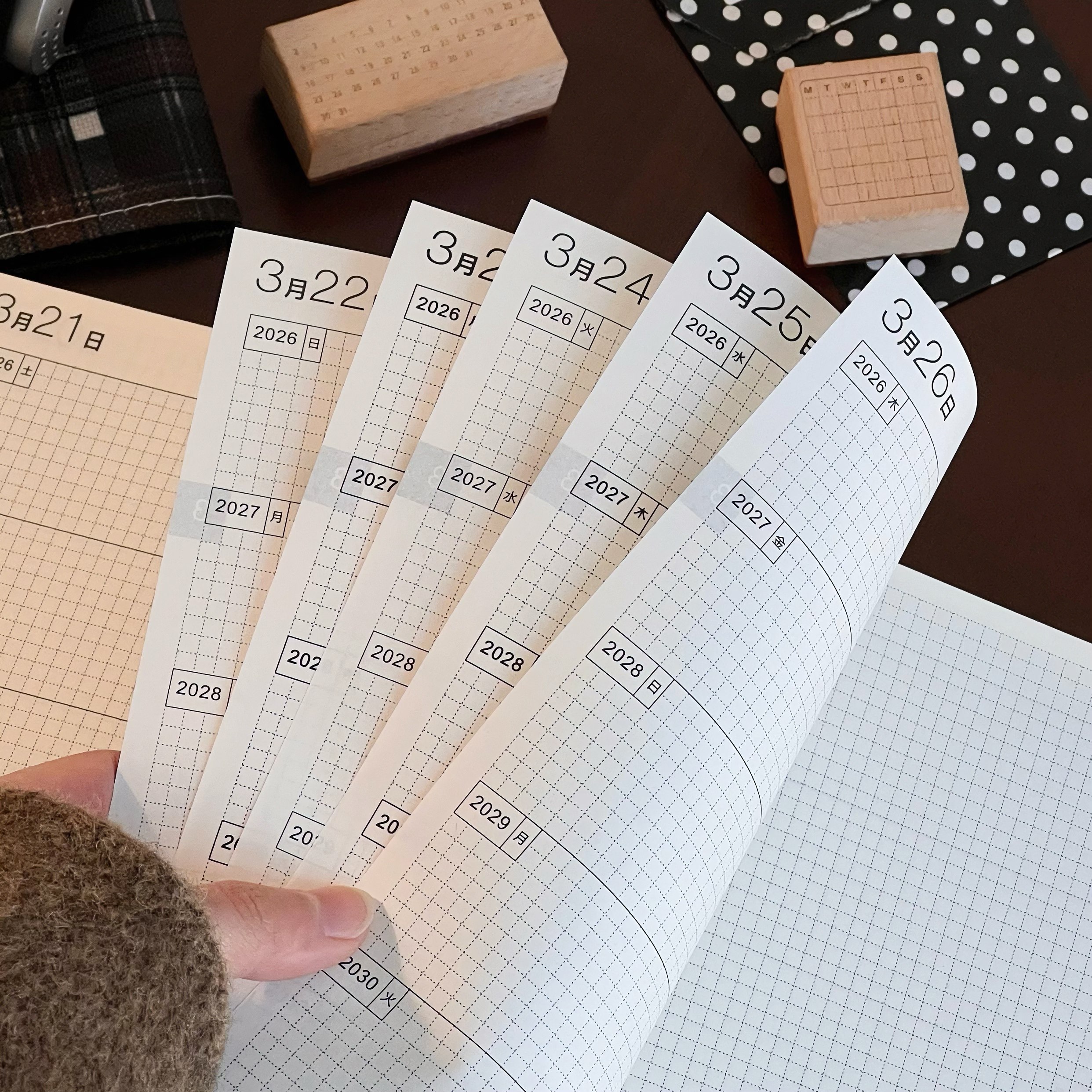 2026-2030五年日记计划手账本高颜值加厚复古学生记事网格日程本,淘宝优惠券,粉丝福利购,淘宝优惠卷