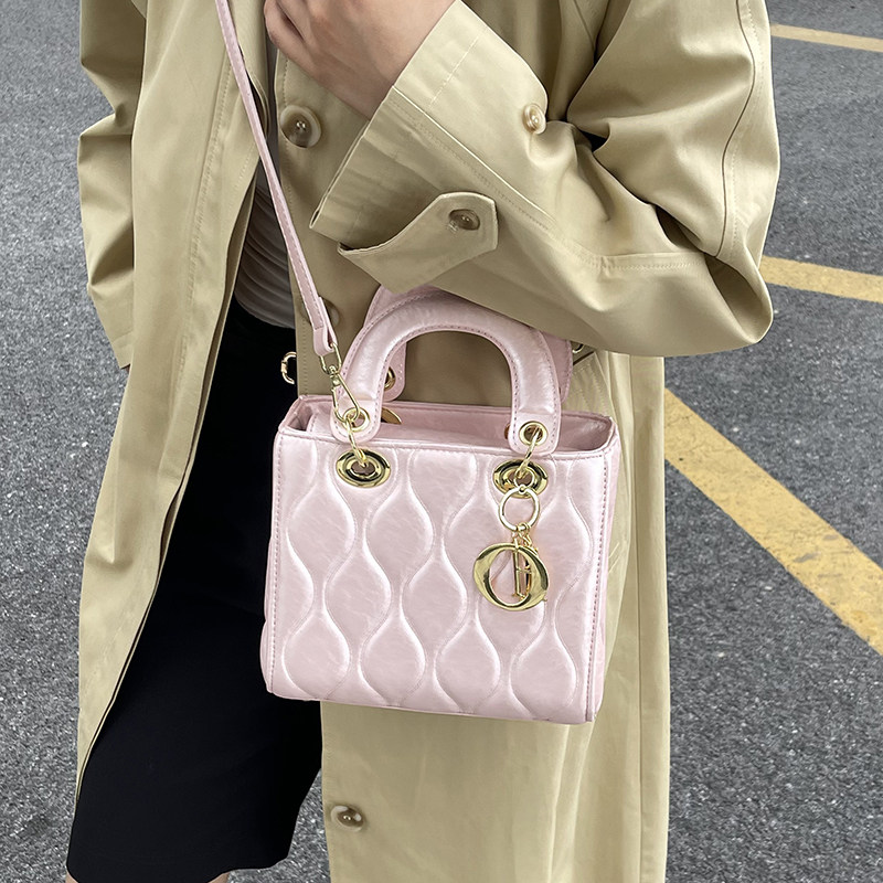 高级感戴妃包女2025新款复古小众时尚洋气菱格手提单肩斜挎包包女,淘宝优惠券,粉丝福利购,淘宝优惠卷