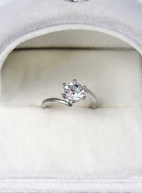 六爪戒指仿莫桑石时尚轻奢