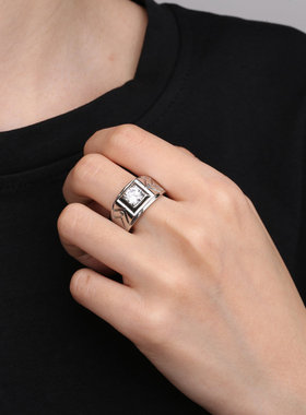 s925银镀白金戒指莫桑钻通灵男戒一克拉钻戒结婚时尚情侣对戒