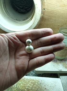 广东省汕尾市海丰县梅陇镇莫明孙饰品商行。18