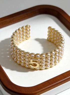 轻奢数字5多层珍珠金属手镯女款