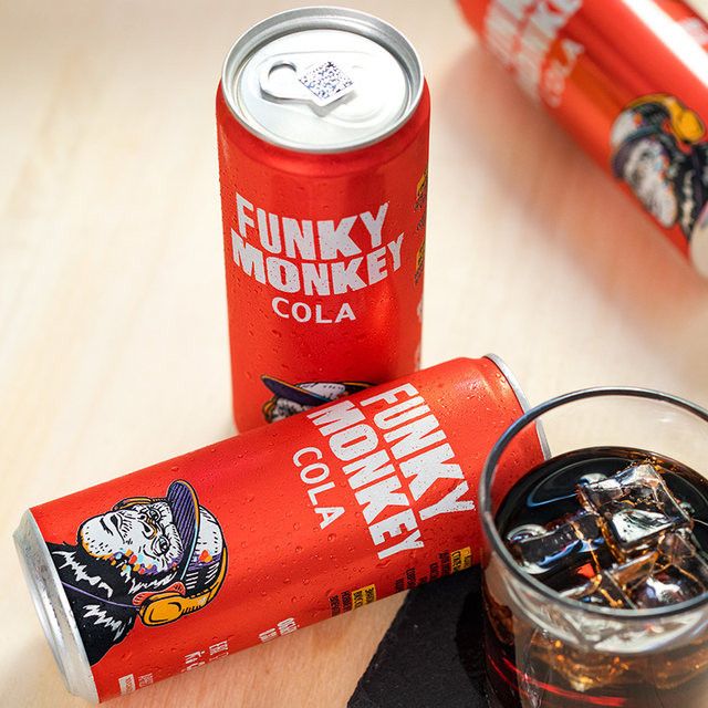 Russian imported cola-type carbonated drink Lai Qing Lemon original sweet soda summer canned drink full box of 12 cans