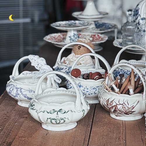 景德镇陶瓷手提果篮耐高温全手绘釉下彩青花花卉创意家用提篮花器 - 图3