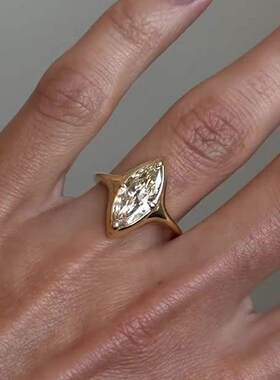 爆闪马眼锆石戒指女小众设计轻奢