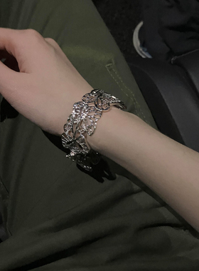 S925纯银不规则镂空蝴蝶花卉手镯女款轻奢小众精致手饰高级感手链