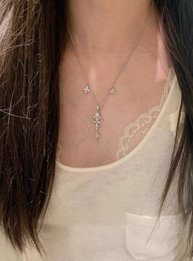 S925纯银银色鸢尾花钥匙吊坠项链