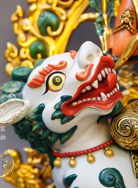 尼泊尔工艺新品彩绘热灼色骑狮文殊菩萨佛像纯铜手工錾刻供佛摆件