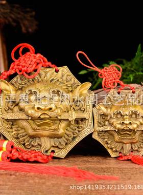 铜八卦镜挂门口狮子头八卦镜黄铜八卦镜挂件铜狮咬剑含剑挂件