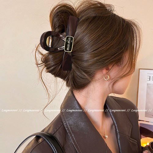 字母标蝴蝶结抓夹女2025新款发夹后脑勺盘发鲨鱼夹高级感发夹头饰 - 图1