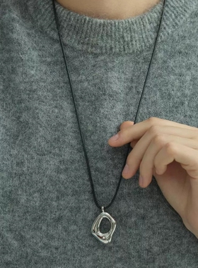 几何金属吊坠黑皮绳长项链