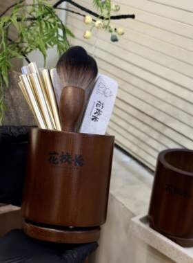 胡桃木美甲旋转收纳笔筒