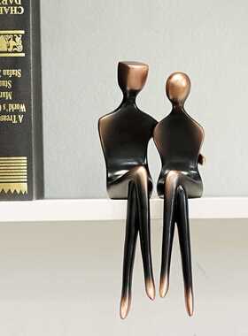 新款直销创意抽象情侣人物艺术雕塑欧式家居书房柜边树脂工艺品坐