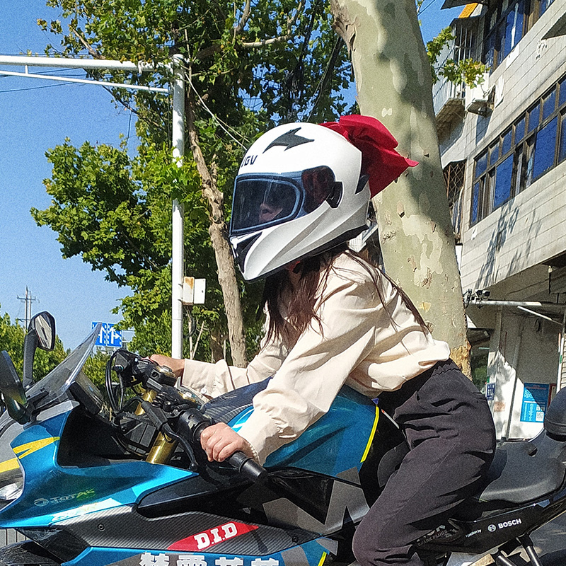 3C认证摩托车头盔女蝴蝶结可爱夏季电动车蓝牙个性骑行机车全盔女