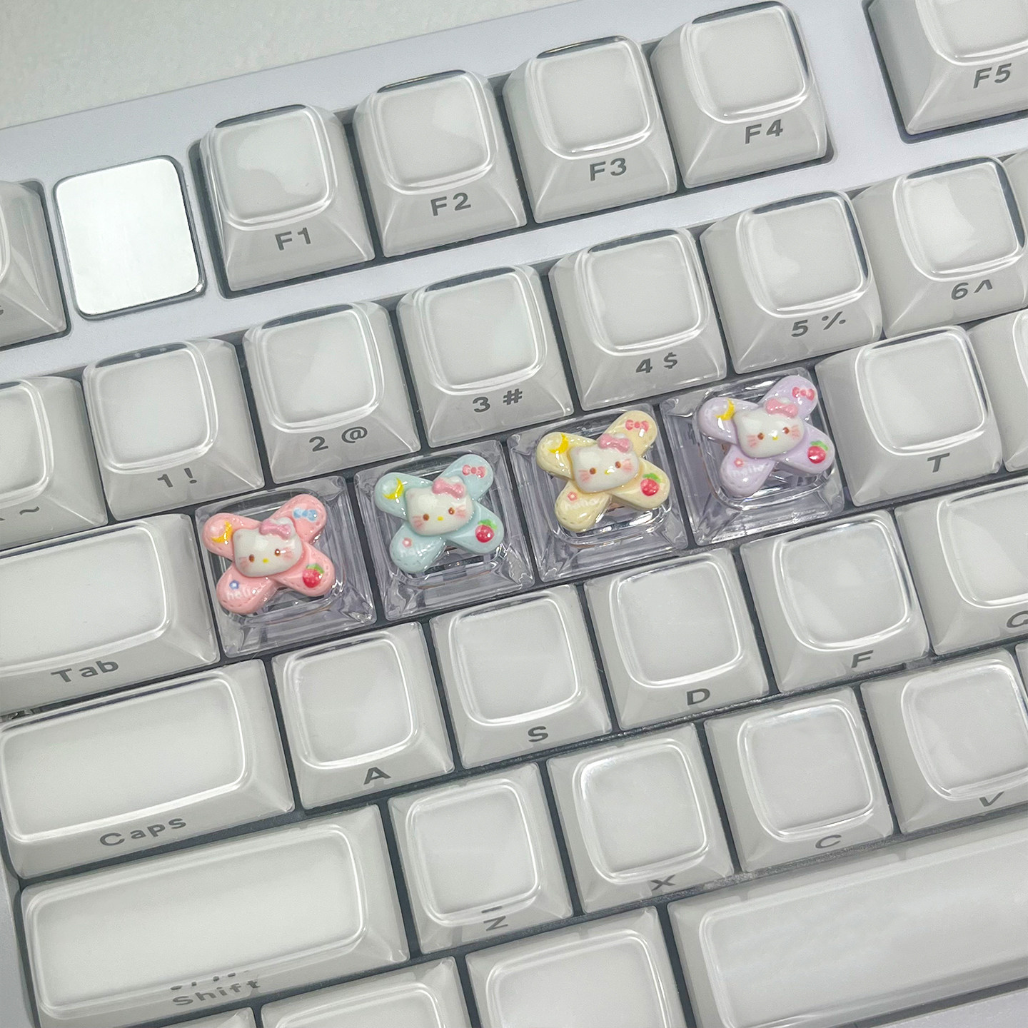 创可贴KT猫键帽四只装定制透光可爱HelloKitty系列diy键盘配件,淘宝优惠券,粉丝福利购,淘宝优惠卷
