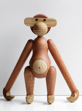 现代样板间儿童房布偶公仔摆件售楼处男孩房桌面衣服组合软装饰品