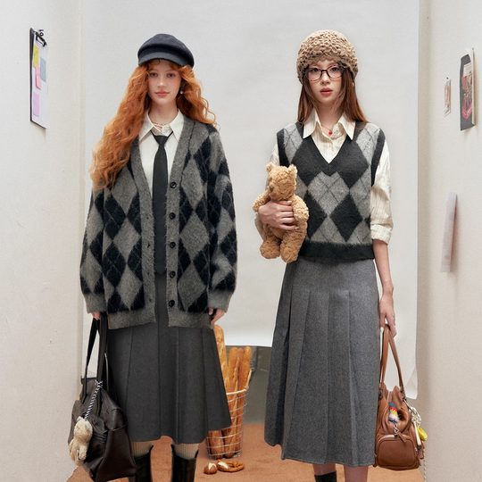 【所有女生的衣橱直播间】IHDXD菱格开衫/菱格背心/灰色百褶半裙