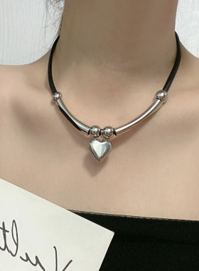 法国coopkoop黑色皮革钛钢金属爱心项链女ins高级感小众新款锁骨