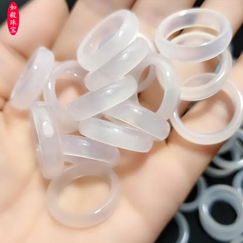Hand-held ring stall for men and women running ring agate white chalcedony bracelet ring ancient style cultural fun natural