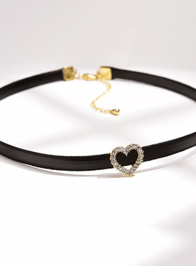 奥特莱斯撤柜韩版爱心颈链颈带女锁骨链脖子项圈黑色镶钻项链2024