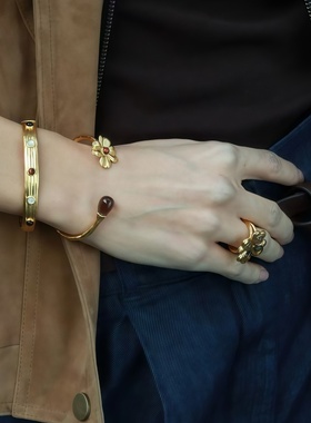 护身符红虎眼石白蝶贝双头手镯