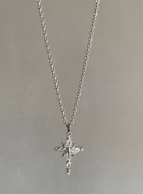 清冷感冰透雪花十字架锆石项链女甜酷风韩系个性四芒星钛钢锁骨