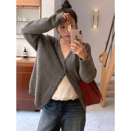 【现货】GROVE EDGE春季韩国东大门软糯羊毛V领系扣宽松针织开衫 - 图0