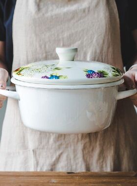 Porcelain enamel pear shaped white soup pot with lid