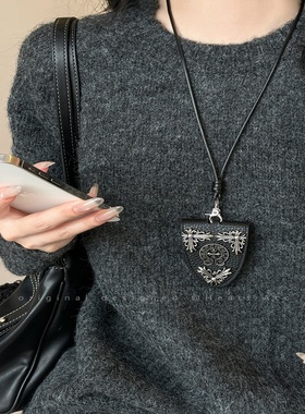 黑色小狗十字架皮革磁吸眼镜夹项