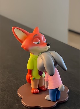 【甜蜜依靠】疯狂动物城手办摆件尼克朱迪甜蜜抱抱桌面摆件公仔女