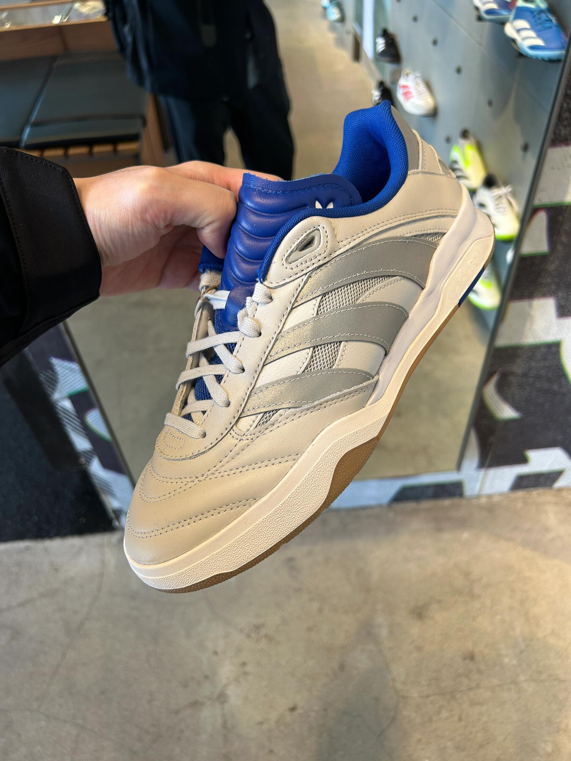 3折Predator Mundial猎鹰运动休闲鞋足球风百搭低帮德训鞋IE5675