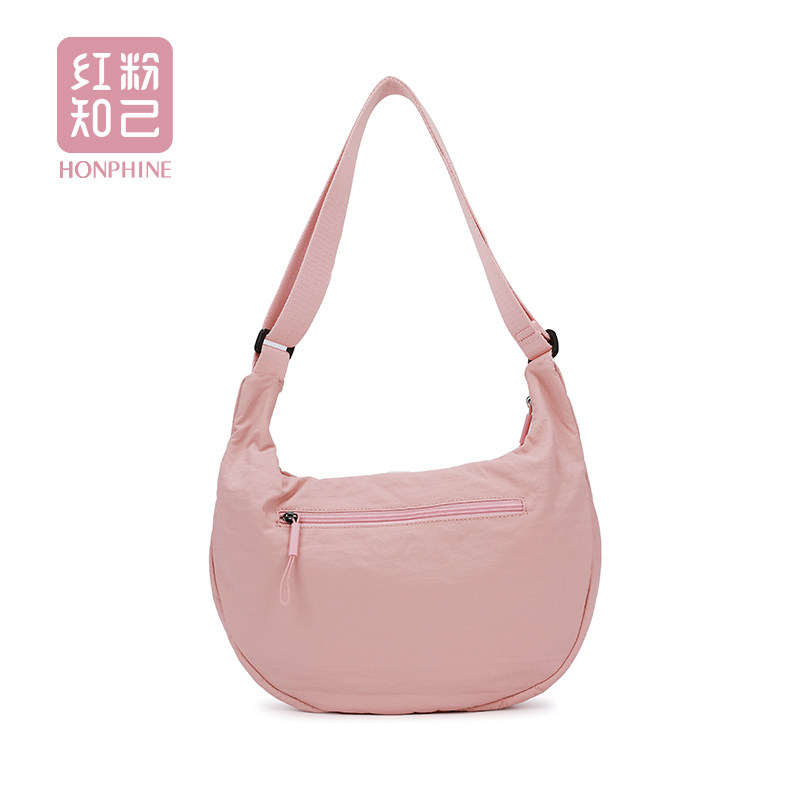 红粉知己2025新款时尚百搭单肩斜挎包女休闲小众小包新月形尼龙包,淘宝优惠券,粉丝福利购,淘宝优惠卷