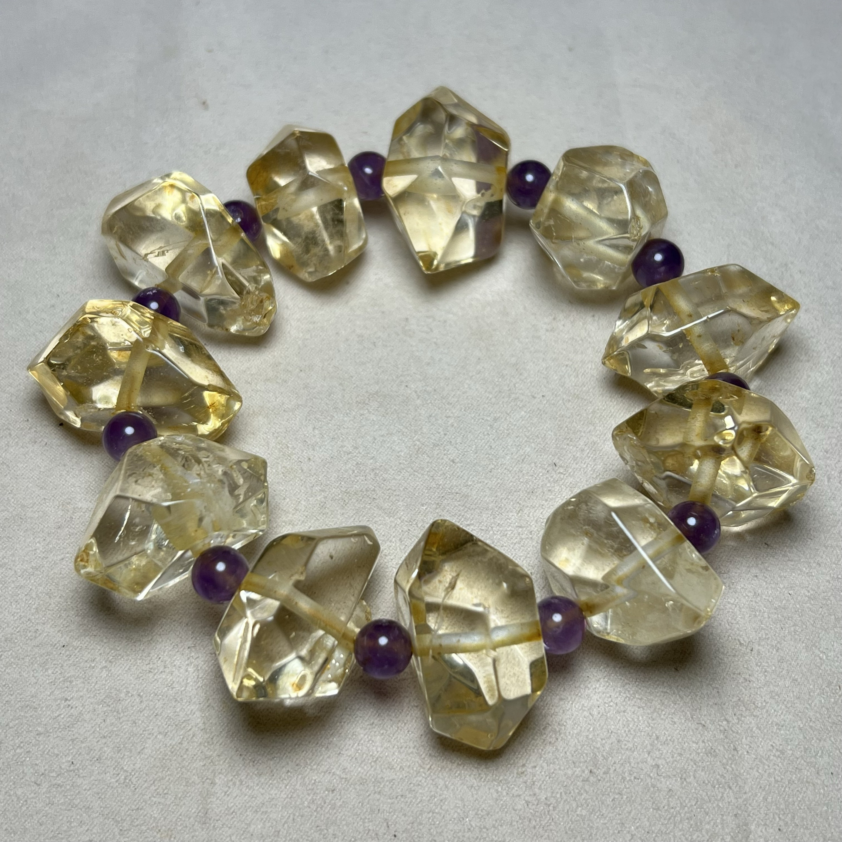 Antiques and miscellaneous jade collections, old white crystal, irregular rough stones, special-shaped bracelets, natural old crystal beads