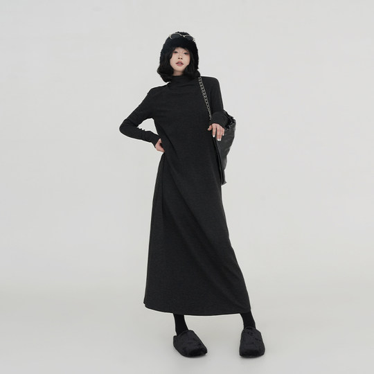 Wu Tongtong high collar straight long sleeve bottoming dress