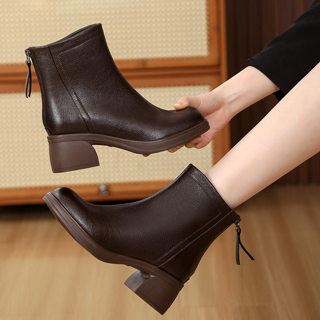 Xiangxiniao 2025 new style short boots for women, medium thick heel, slimming