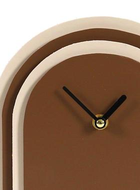 现代轻奢艺术拱形皮革钟台上钟表摆件样板间售楼处客厅软装饰品