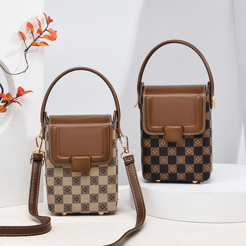 轻奢手机包2025新款潮时尚高级感迷你小众百搭斜挎包撞色小包包,淘宝优惠券,粉丝福利购,淘宝优惠卷