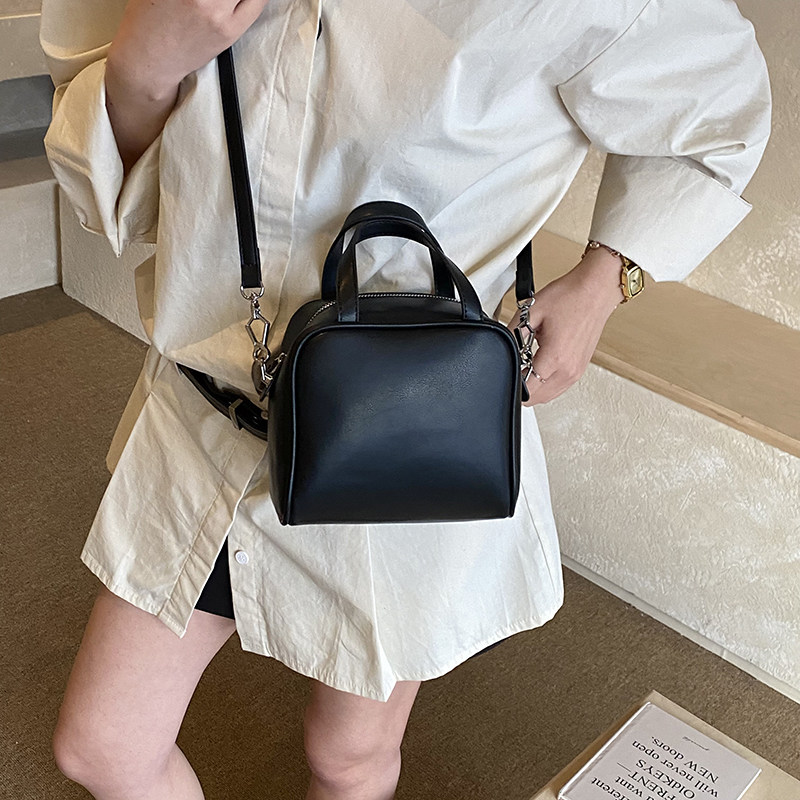 方盒子包极简高级感波士顿单肩斜挎小方包宅女同款黑色简约手提包,淘宝优惠券,粉丝福利购,淘宝优惠卷