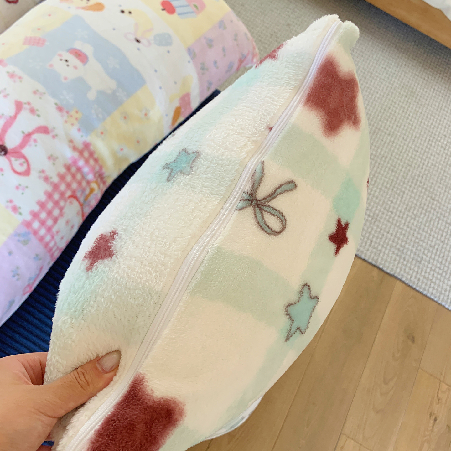 薄荷奶咖星星 多巴胺ins少女牛奶绒长抱枕睡觉夹腿枕头双人靠枕芯 - 图1