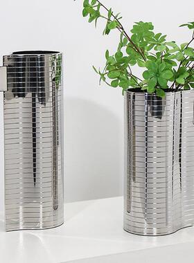 现代极简花瓶不锈钢横纹单耳花器样板间售楼处酒店金属花插装饰品