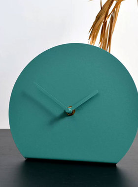 简约现代台钟绿色桌面时