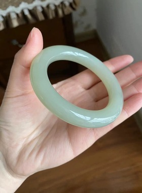 和田玉晴水料胖圆条手镯 玉质温润细腻 重约74.29g