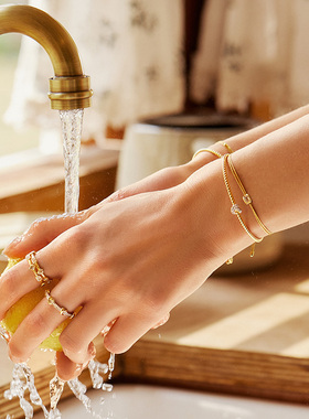 何方珠宝爱心结手镯手链