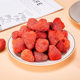 Gefriergetrocknete Erdbeeren, Erdbeerchips, Schneeflockenkuchen, gebackene Trockenfrüchte