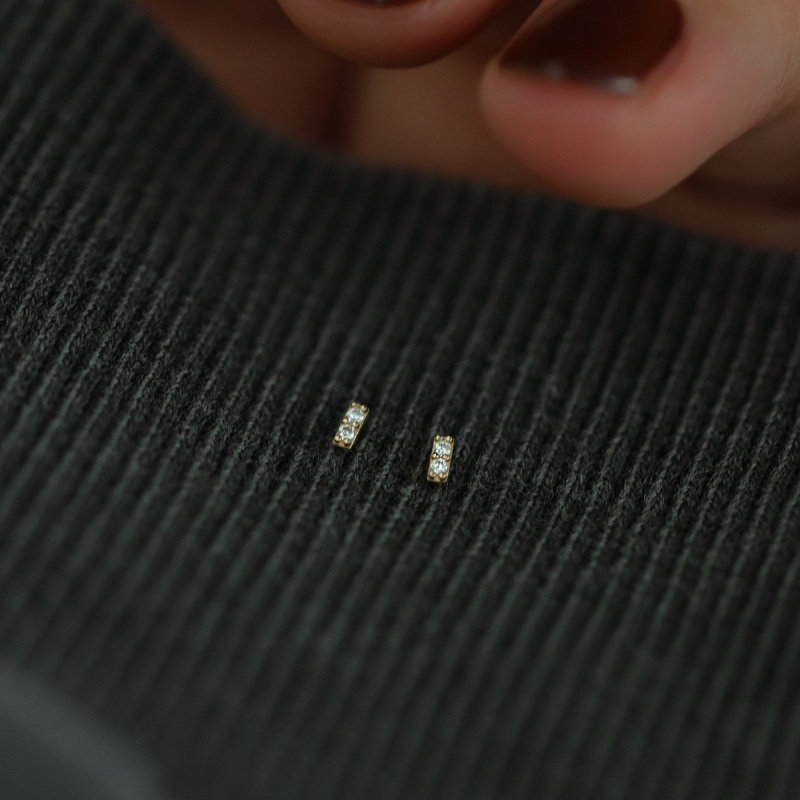 ROMANTIC925纯银迷你亮闪闪小长条极简隐形耳钉日常通勤养耳耳饰,淘宝优惠券,粉丝福利购,淘宝优惠卷